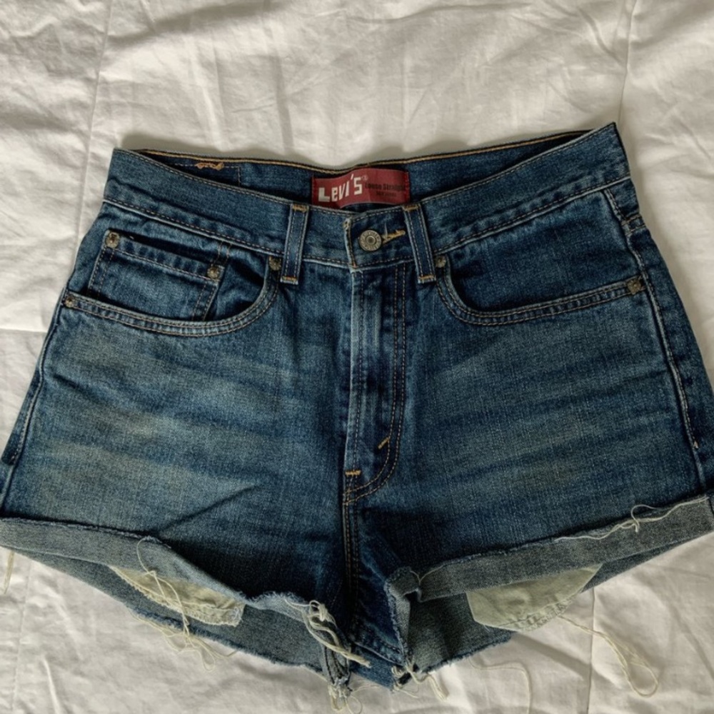 VINTAGE LEVI DENIM SHORTS